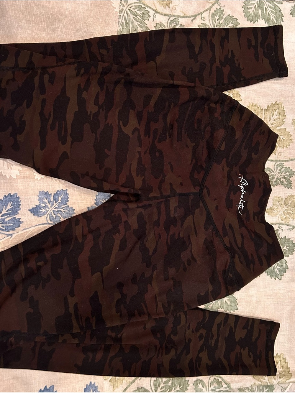 Alphalete Surface Power Legging, Dark Olive Camo XS